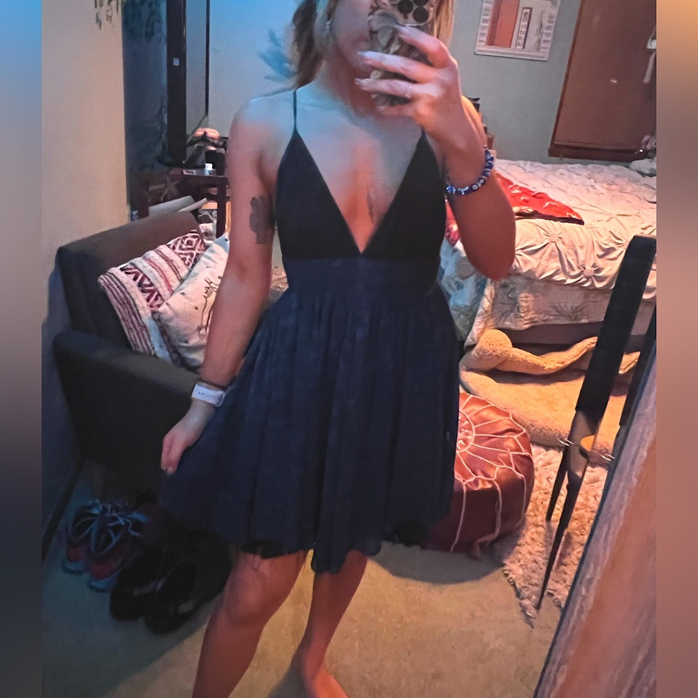 V-neck line flowy dress